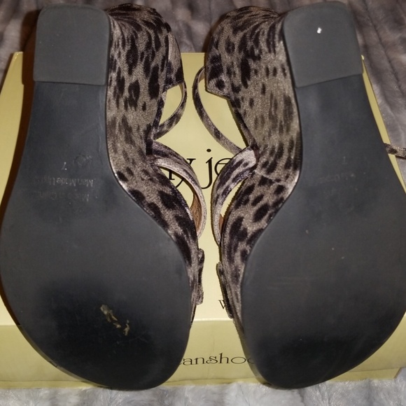 🔥🔥 SEXY cheetah print wedges - Picture 5 of 5